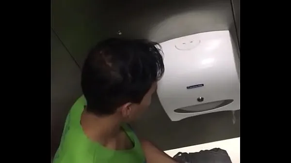 Melhor spying man in bathroom shitting tubo legal