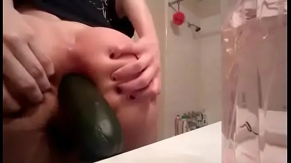 El mejor Joven rubia gf puños ella misma y pone un pepino en el culotubo genial