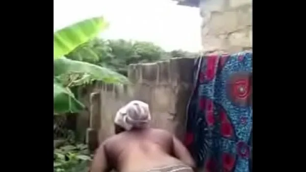 最好的Busola Naija Girl Bathing Video Busted Online凉爽的管子