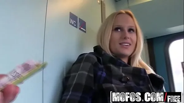 El mejor Mofos - Public Pick Ups - Follada en el baño del tren protagonizada por Angel Wickytubo genial