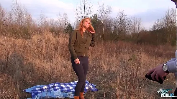 Meilleur Une beauté rousse convaincue de baiser en plein air avec un inconnu étrangertube sympa