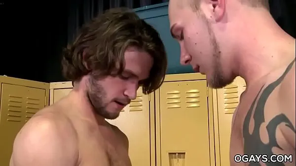 أفضل Duncan Black Gets Fucked in a Locker Room أنبوب رائع