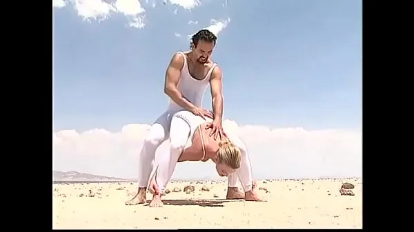 Il miglior Blonde in yoga pants fucked on the beachtubo interessante