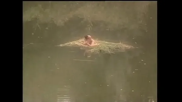 Beste brunette fucked in a jungle swamp kule rør