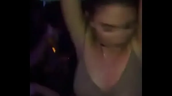 El mejor Novia actuando como una verdadera puta en el club, empapada y d. bailetubo genial