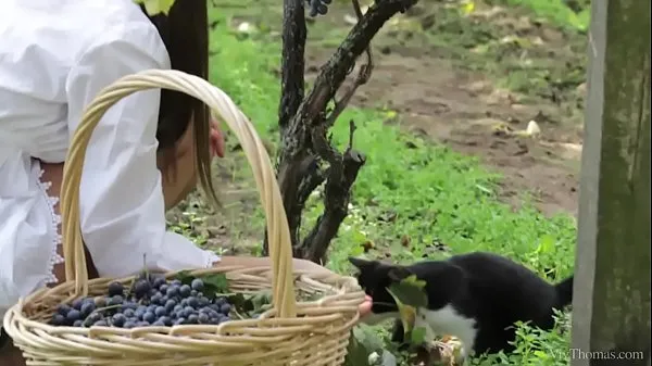 Il miglior Una ragazza ungherese che lecca una bomba russatubo interessante