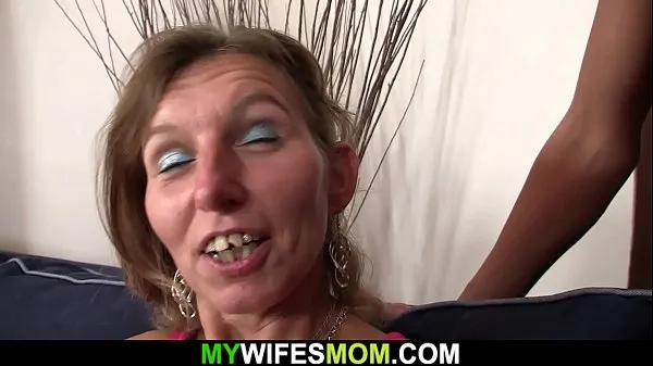 Beste Tanned old mom spreads legs for his hubby kule rør