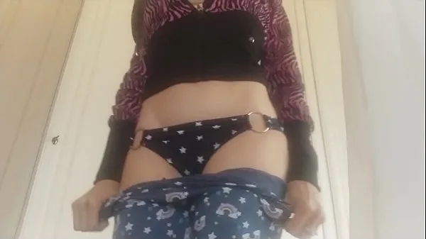 最好的你无法抗拒我的小屁股！拿去吧！它是为了满足你的反常渴望凉爽的管子