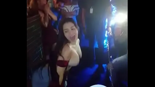 Najlepšie Naked girl dancing Busty chladná trubica