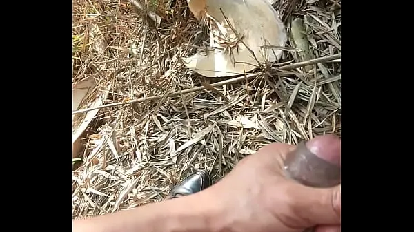 最高の竹林の奥では、潮のしぶきで遊んでいたのですが、もともとショットの本質をコントロールしたかったのです…体の収縮は考えられませんでした…尿が精液と混ざり合って完全に手に負えない！ 濃厚で濃縮された、体内の水分量は十分であり、それは2分間吹いていますクールなチューブ