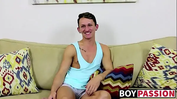 Twink is interviewed and then recorded while kissing a guy Tiub sejuk terbaik