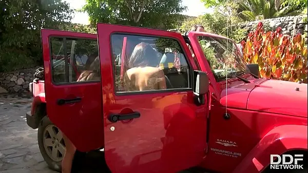 Hardcore car wash orgy with Niki and Mea & Wendy and Vanessa Tiub sejuk terbaik