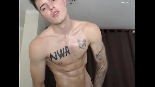 El mejor Chico hetero caliente divirtiéndose en la webcamtubo genial