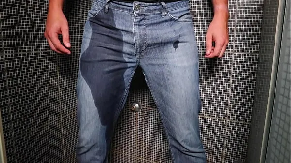 Guy pee inside his jeans and cumshot on end Tube keren terbaik