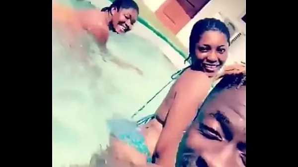 أفضل SHATTA WALE THREESOME with 2 ghetto slay queens goes viral أنبوب رائع