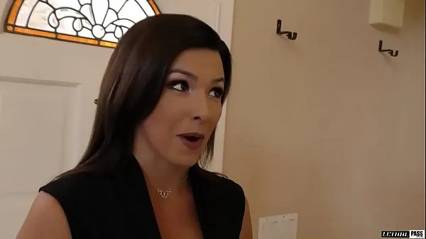 Il miglior La sexy MILF mora Danica Dillon si fa saltare la schiena da un grosso cazzo biancotubo interessante