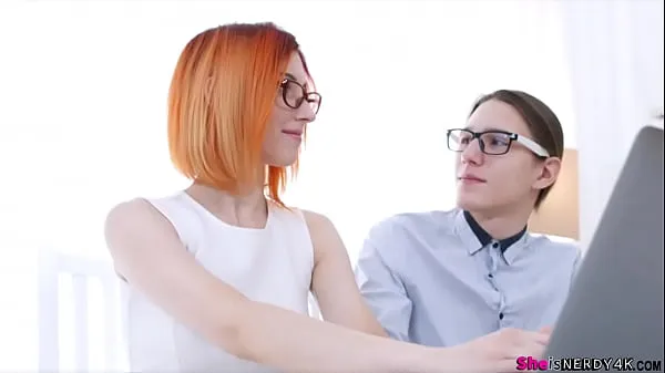 Novo CENA COMPLETA em - Oh, que prazer deve ser transar com uma tão linda e alegre, especialmente seu cu virgem e apertado! Ela levou o rabo à boca e engoliu uma grande carga de esperma com prazer pensando em Java Script tubo superior