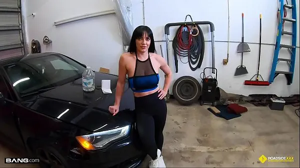 أفضل Roadside - Fit Girl Gets Her Pussy Banged By The Car Mechanic أنبوب رائع