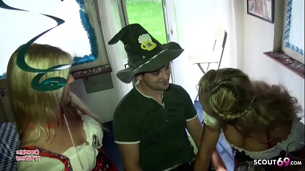 Meilleur Deux mamans en chaleur baisent des jeunes à l'Oktoberfest dans un trio - MILF allemandetube sympa