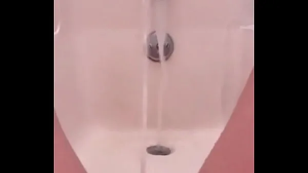 En iyi 18 yo pissing fountain in the bath havalı Tüp