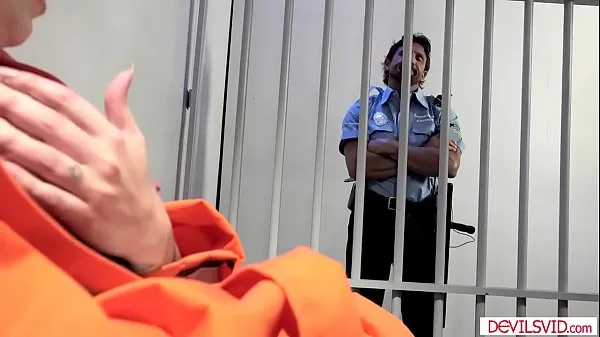 Bedste Big tits inmate sucking police officers cock through prisonbars cool rør