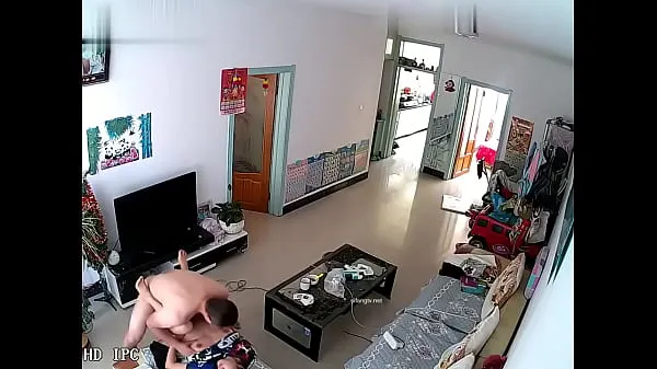 最好的中国china国产（全天随时找各种美女约炮加薇心：9789 1070）麻豆视频AV说中文的色情chinese《黑客破解家庭摄像头》监控偷拍威猛哥大白天沙发经典招式黄 射尿草媳妇凉爽的管子