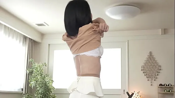 En iyi 3日もせずにいると調子悪くなっちゃいます」「セックスはいつも生です。コンドームですか？見たことないです（苦笑）」「40歳を過ぎてから年々性欲が増してるので今がピークなんです」…これらの言葉がまさかこの人の口から発せられたものとは思えない、シリーズ屈指の美人淫乱五十路妻がついに登場。現在ご主人との夜の営みは週3日 havalı Tüp