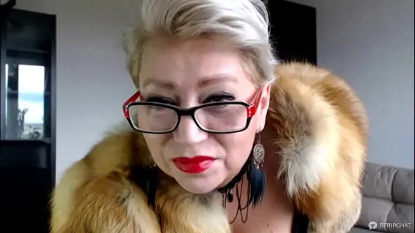 أفضل Mature Russian webcam whore AimeeParadise in a fur coat blows smoke in face of her virtual slave أنبوب رائع