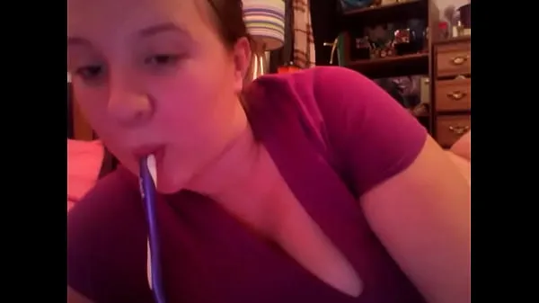 Najboljša amateur girl puts toothbrush in ass kul tube