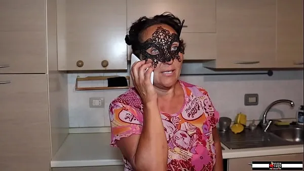 Melhor Elisabetta 50Yo convida um menino de brinquedo para um sexo anal duro tubo legal