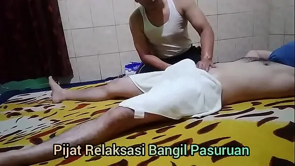 Melhor Straight man gets hard during Thai massage tubo legal