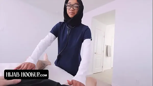 El mejor Hijab Hookup - Enfermera árabe con culo perfecto en hijab cuida bien de la polla dura de su jefetubo genial