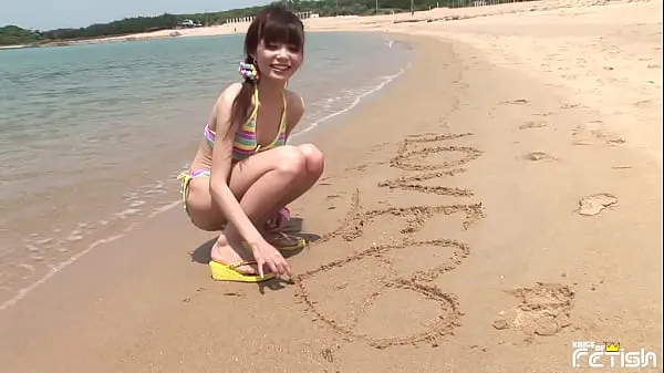 A legjobb Skinny Japanese chick enjoys having a photoshoot on the beach menő cső