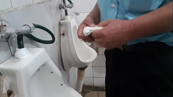 Najlepszy Spying on a mature man in the public bathroom fajny kanał