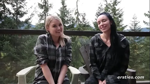 最好的Ersties: Hot Canadian Girls Film Their First Lesbian Sex Video凉爽的管子