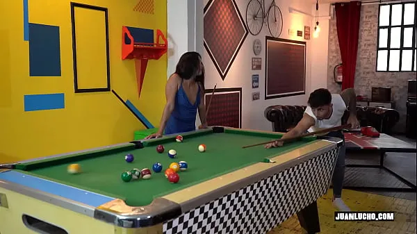 Najlepšie Filthy Teen Melts to a Big Cock Fucking her on the Pool Table chladná trubica