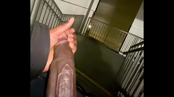 Meilleur Éjacule dans un escalier (j'espère que personne n'entretube sympa