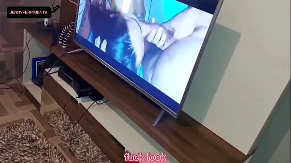 最好的我疯狂的饥渴自慰看着我和黑人食客的视频，我丈夫抓住了我并用很多肛门惩罚我凉爽的管子