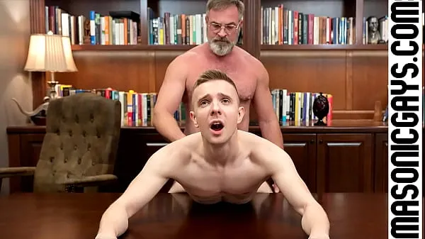 Το καλύτερο Kristofer Weston moved towards Serg Shepard and started to touch all over his body with just his fingertips. With Weston touch Serg's dick got harder cool Tube