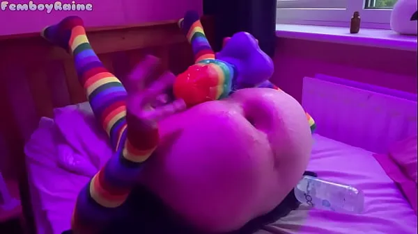 Beste Size Queen Femboy Raine stretched by HUGE TOYS kule rør